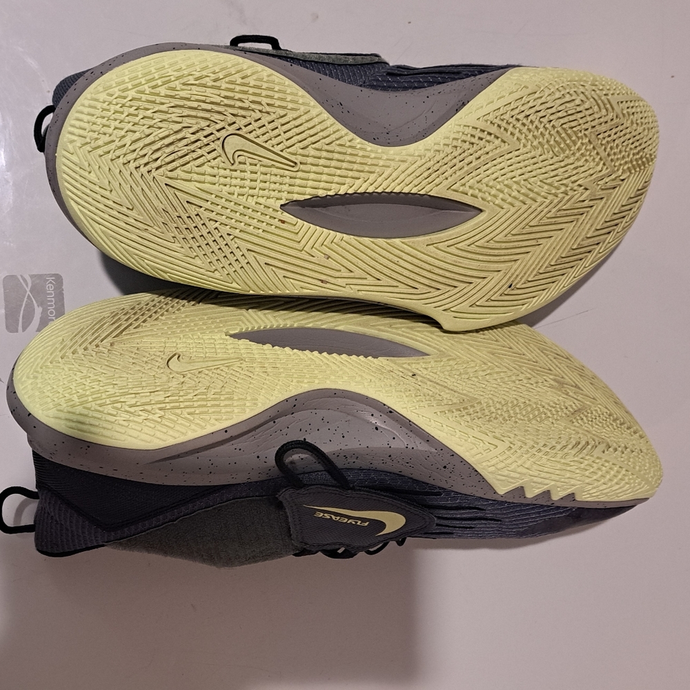 Pre owned Nike Men’s Precision V Iron Gray Volt Size 13 basketball shoes - Picture 4 of 4